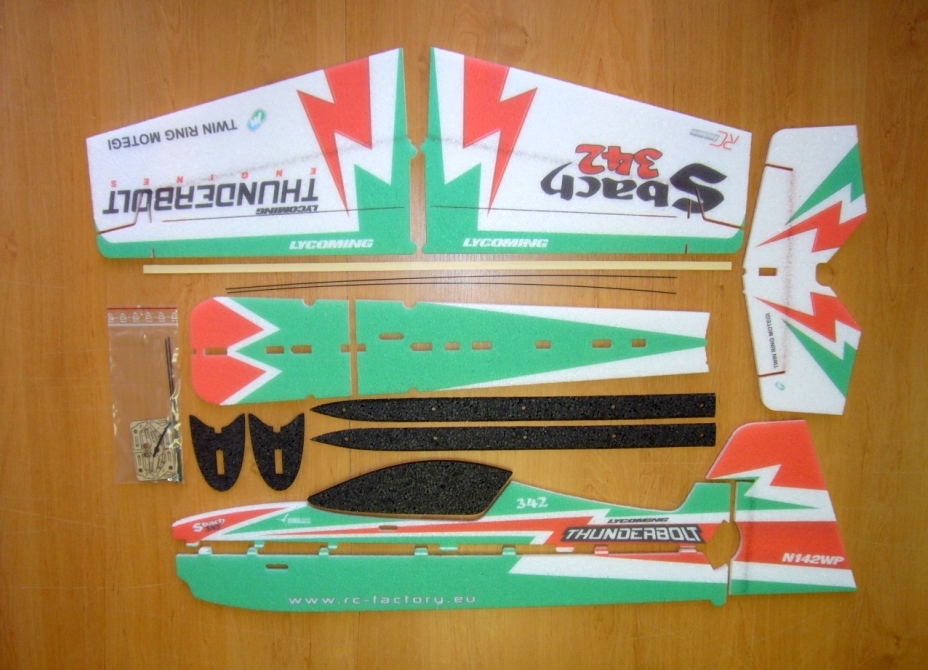 Модель для 3D-пілотажу Sbach (зелена) (світлина #3)