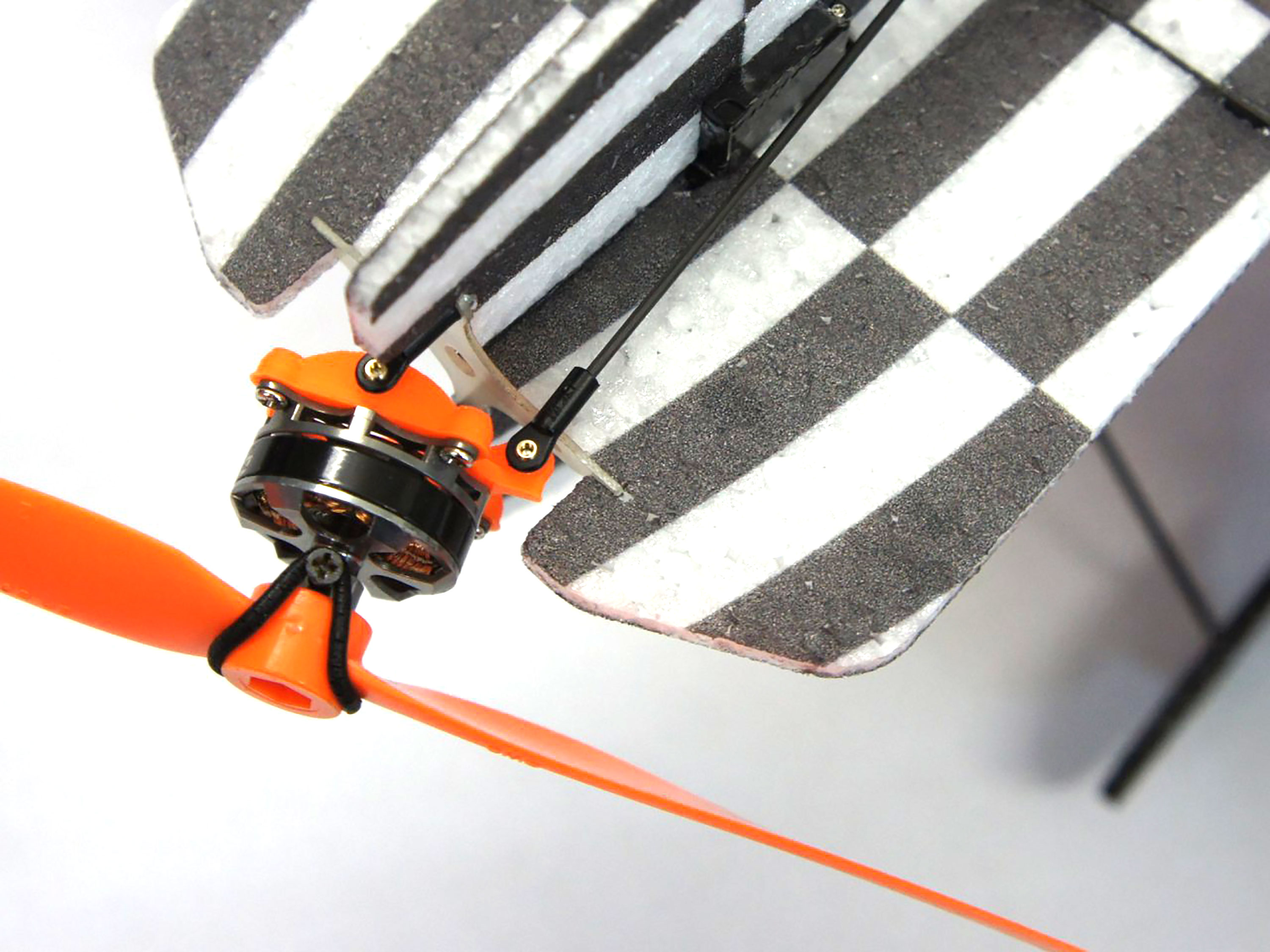 Модель для 3D-пілотажу Extra 330 (Red) (світлина #2)